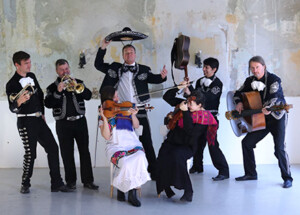 © Los Mariachis Negros